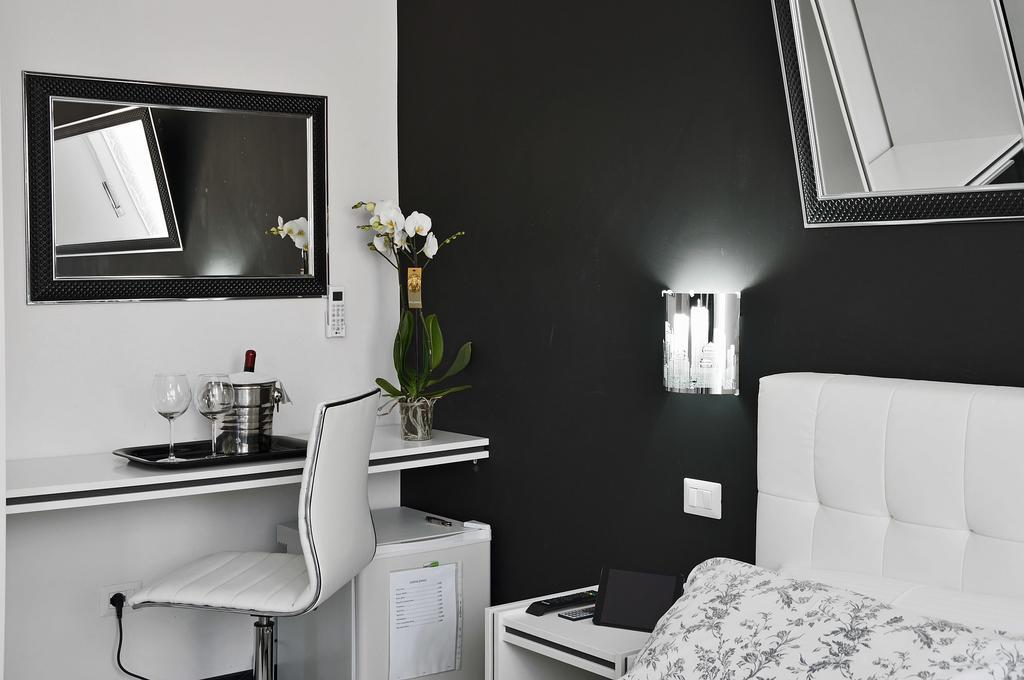 Black & White G&g Roma